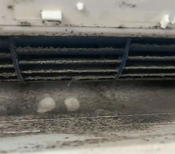 亭湖空调吹的风有股烧焦味是怎么回事